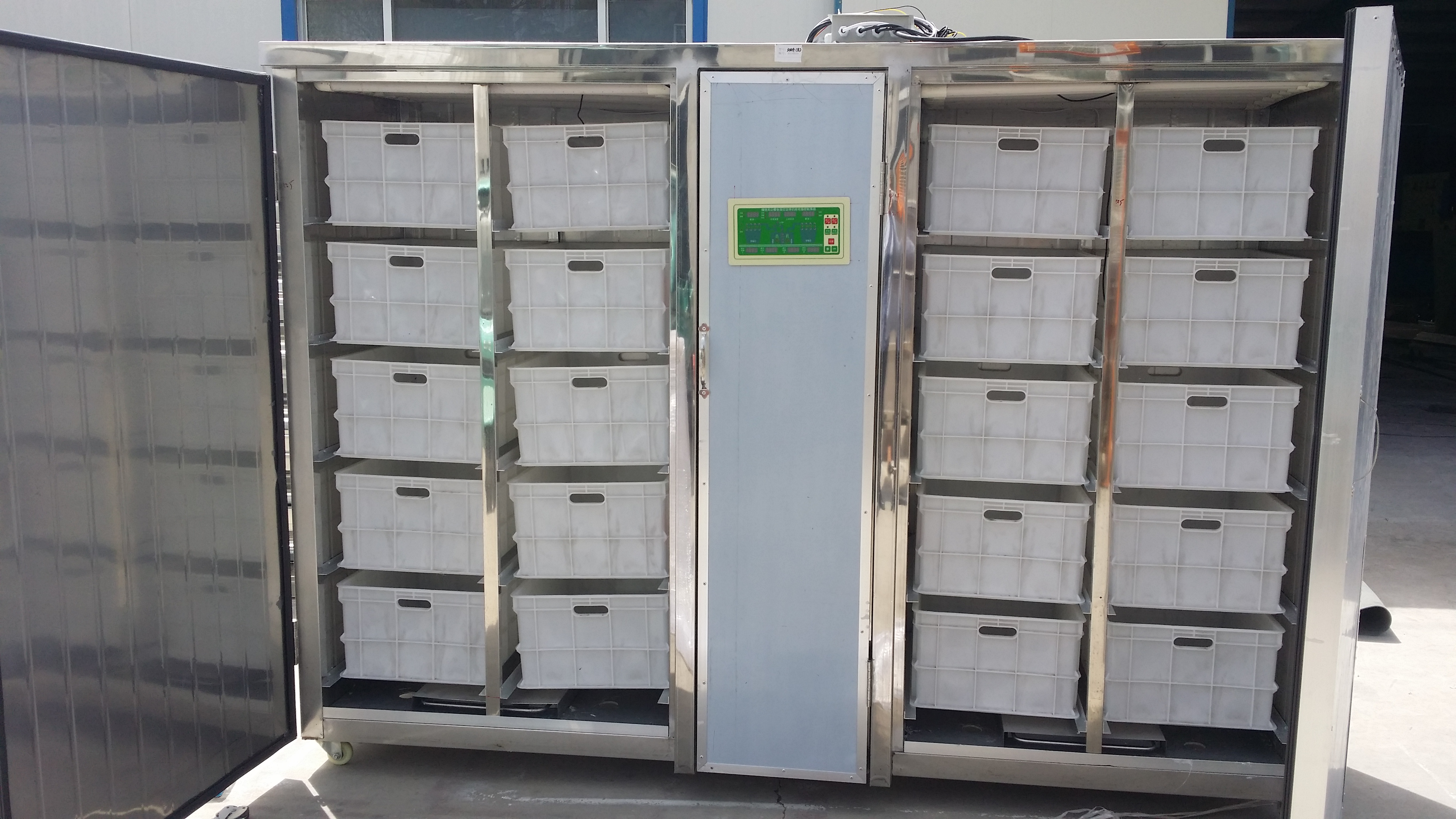 發(fā)陜西西安1200斤不銹鋼豆芽機(jī)一臺(tái)