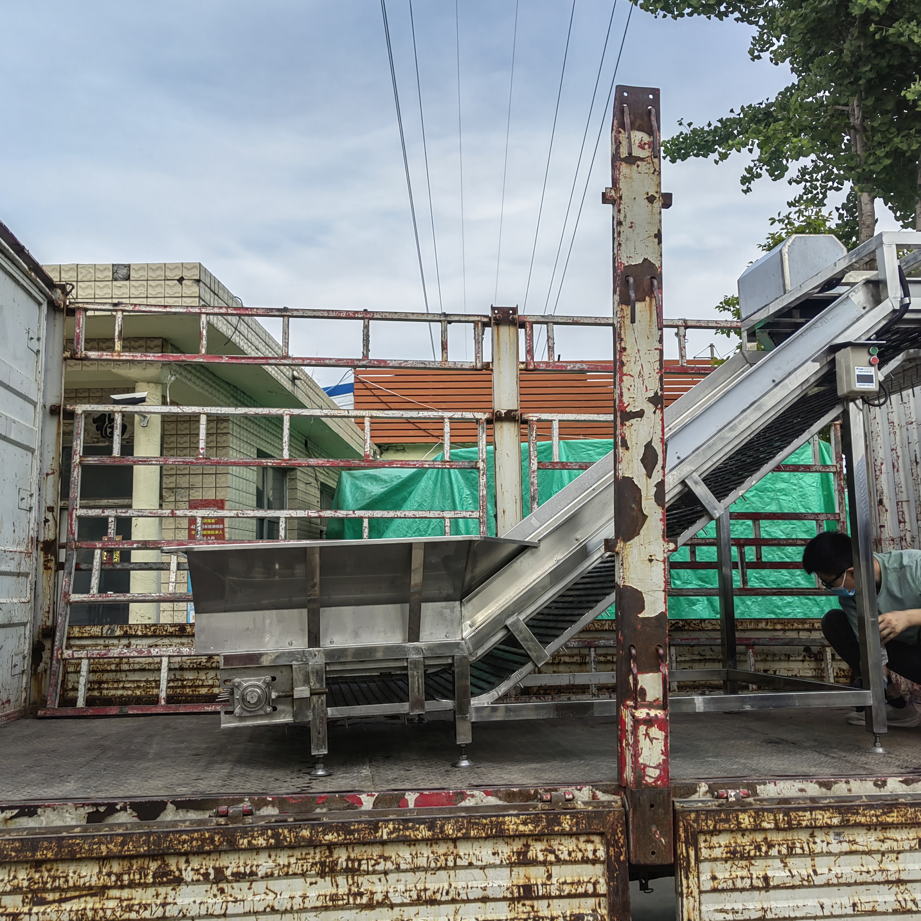 迪生機(jī)械——全自動(dòng)豆芽提升機(jī)發(fā)往天津