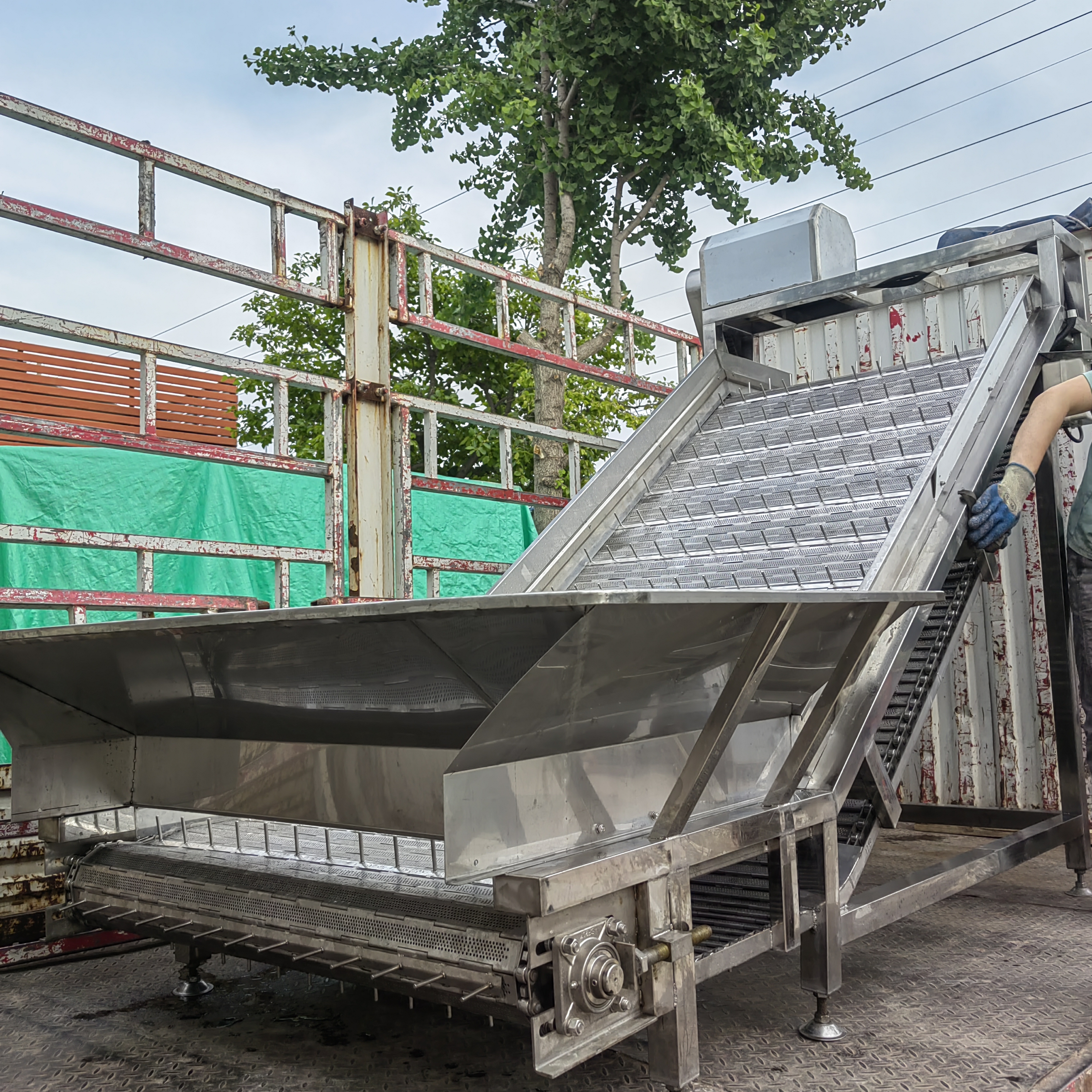 迪生機(jī)械——全自動(dòng)豆芽提升機(jī)發(fā)往天津