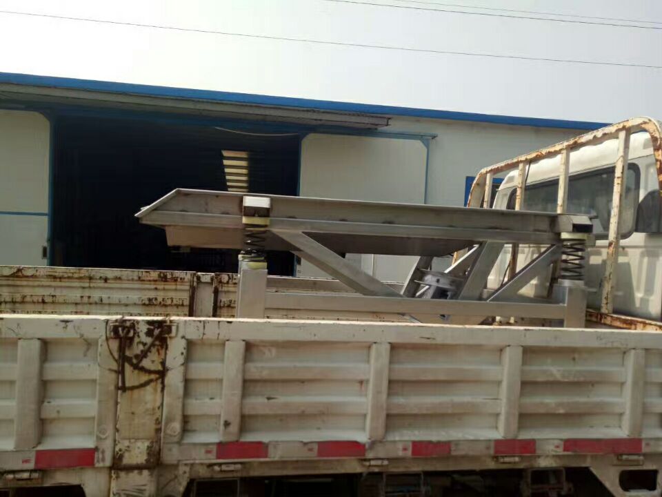 發(fā)往賢縣振動(dòng)去皮機(jī)一臺(tái)